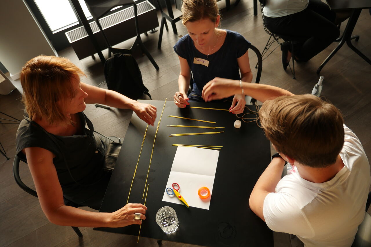Marshmallow-Challenge – Team baut den höchsten Turm